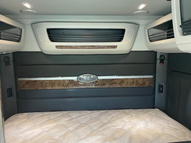 2026 Peterbilt 589-12