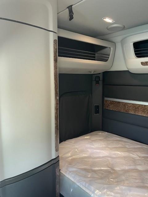 2026 Peterbilt 589-13