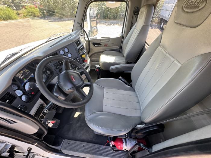 2020 Peterbilt 579-8