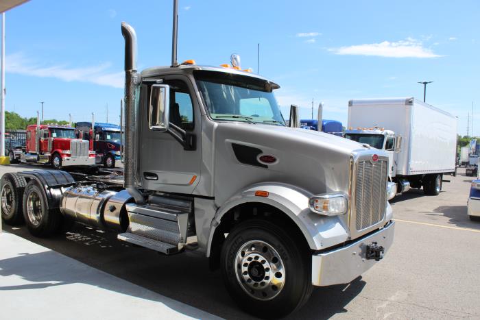 2019 Peterbilt 567-9