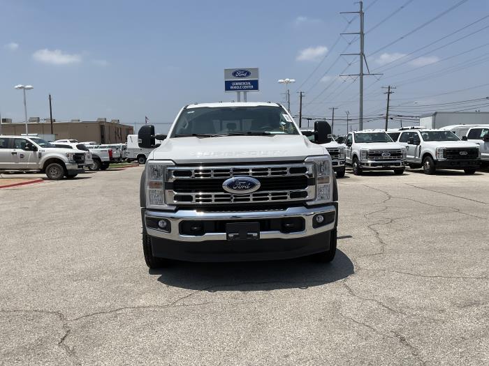 2025 Ford F-550-8