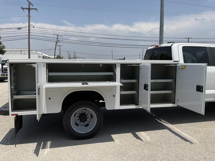 2025 Ford F-550-9