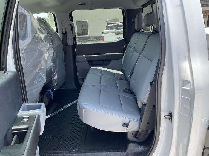 2025 Ford F-550-11