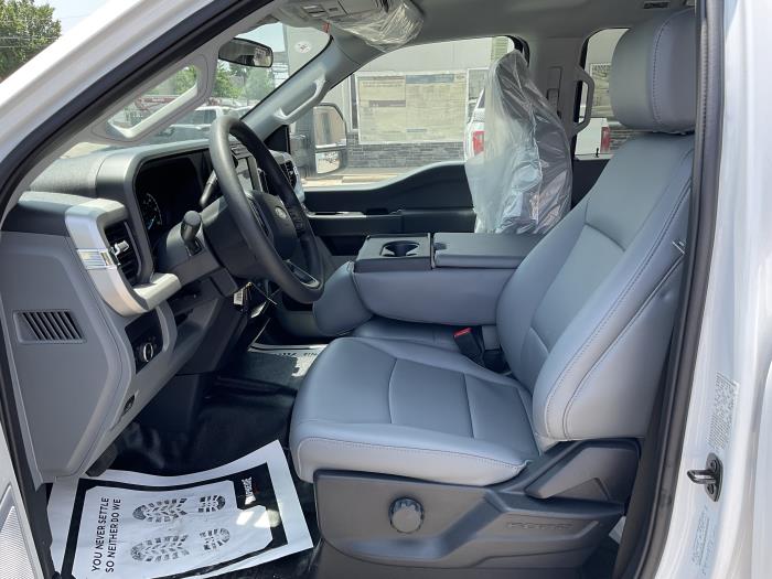 2025 Ford F-550-12