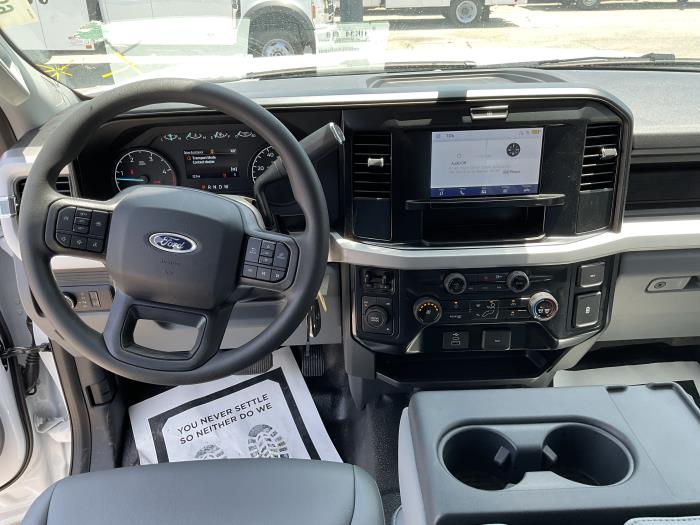 2025 Ford F-550-14