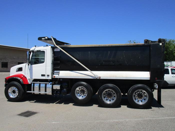 2022 Volvo VHD-5