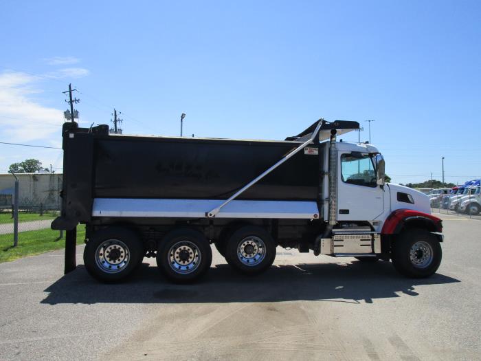 2022 Volvo VHD-8