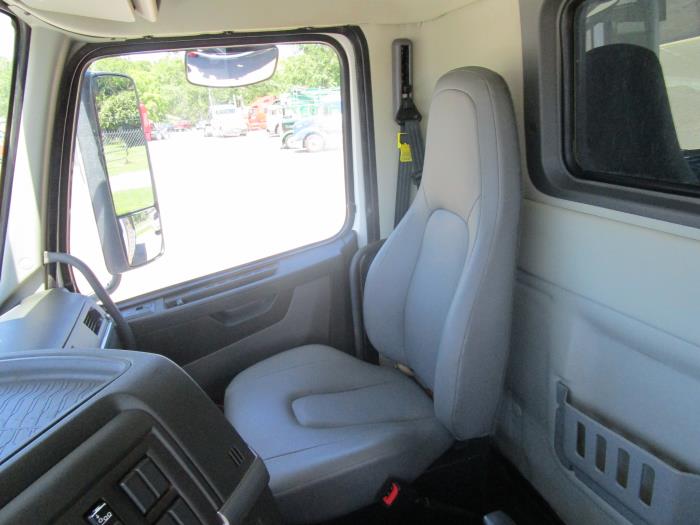 2022 Volvo VHD-28