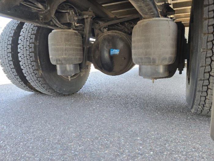 2019 Peterbilt 330-8