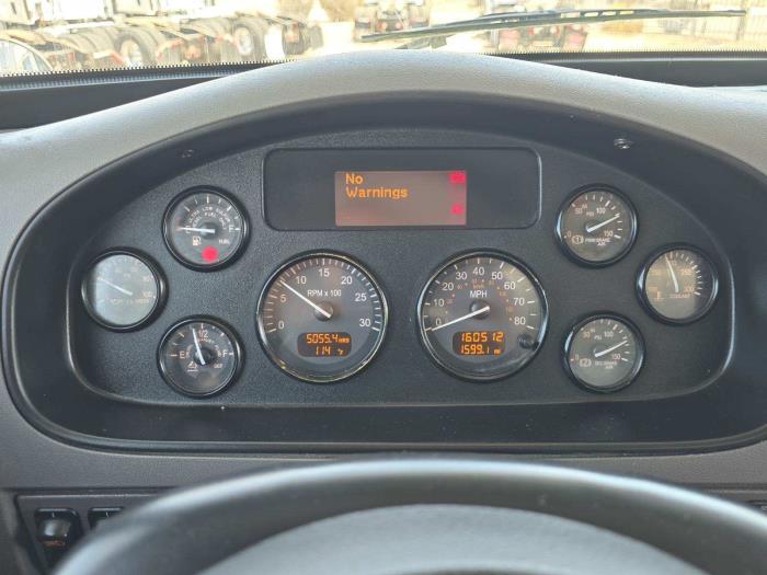 2019 Peterbilt 330-14