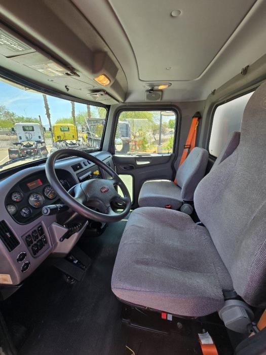 2019 Peterbilt 330-13
