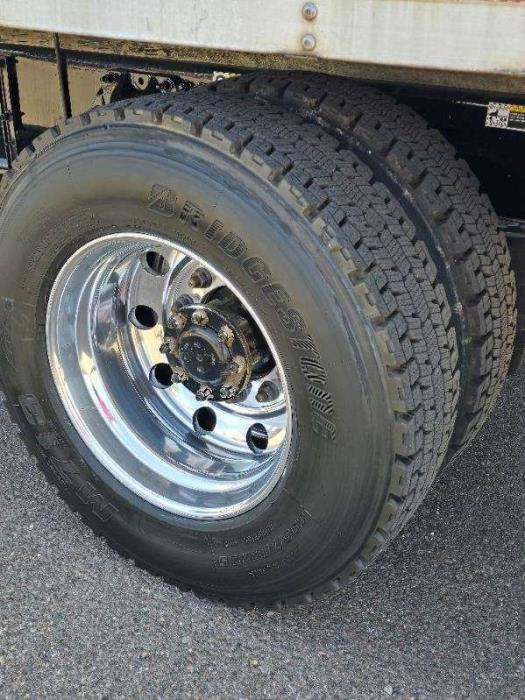 2019 Peterbilt 330-7