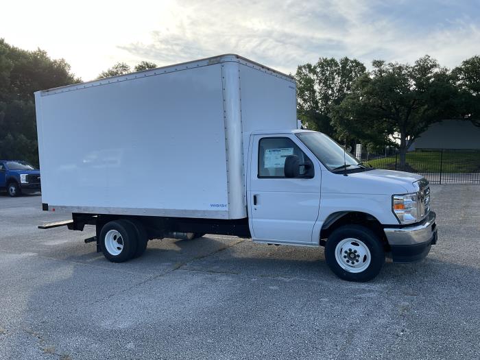 2025 Ford E-450-9