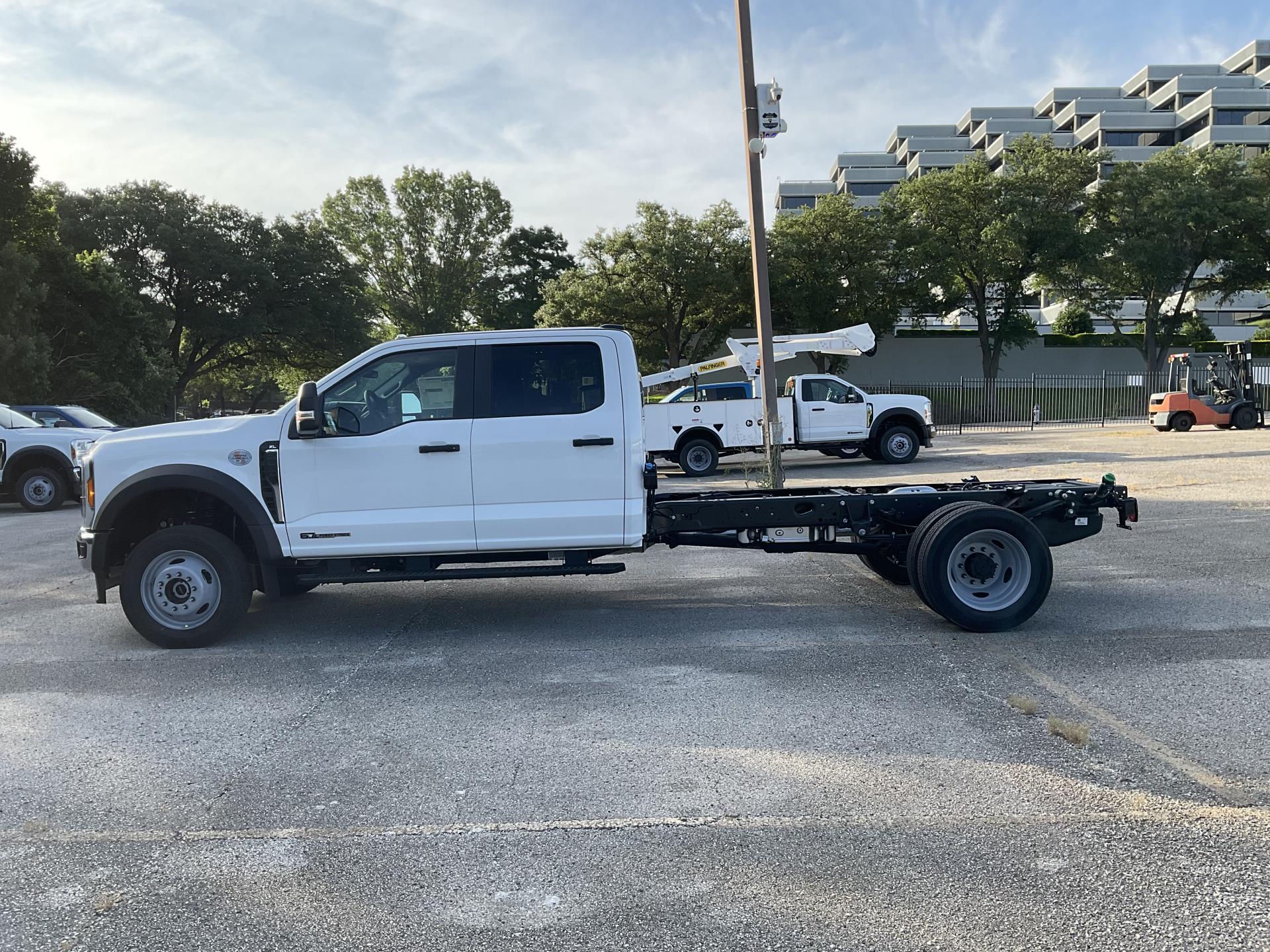 New 2025 Ford F-550 XL Crew Cab 4x4 Cab Chassis for sale #1886249 - photo 4