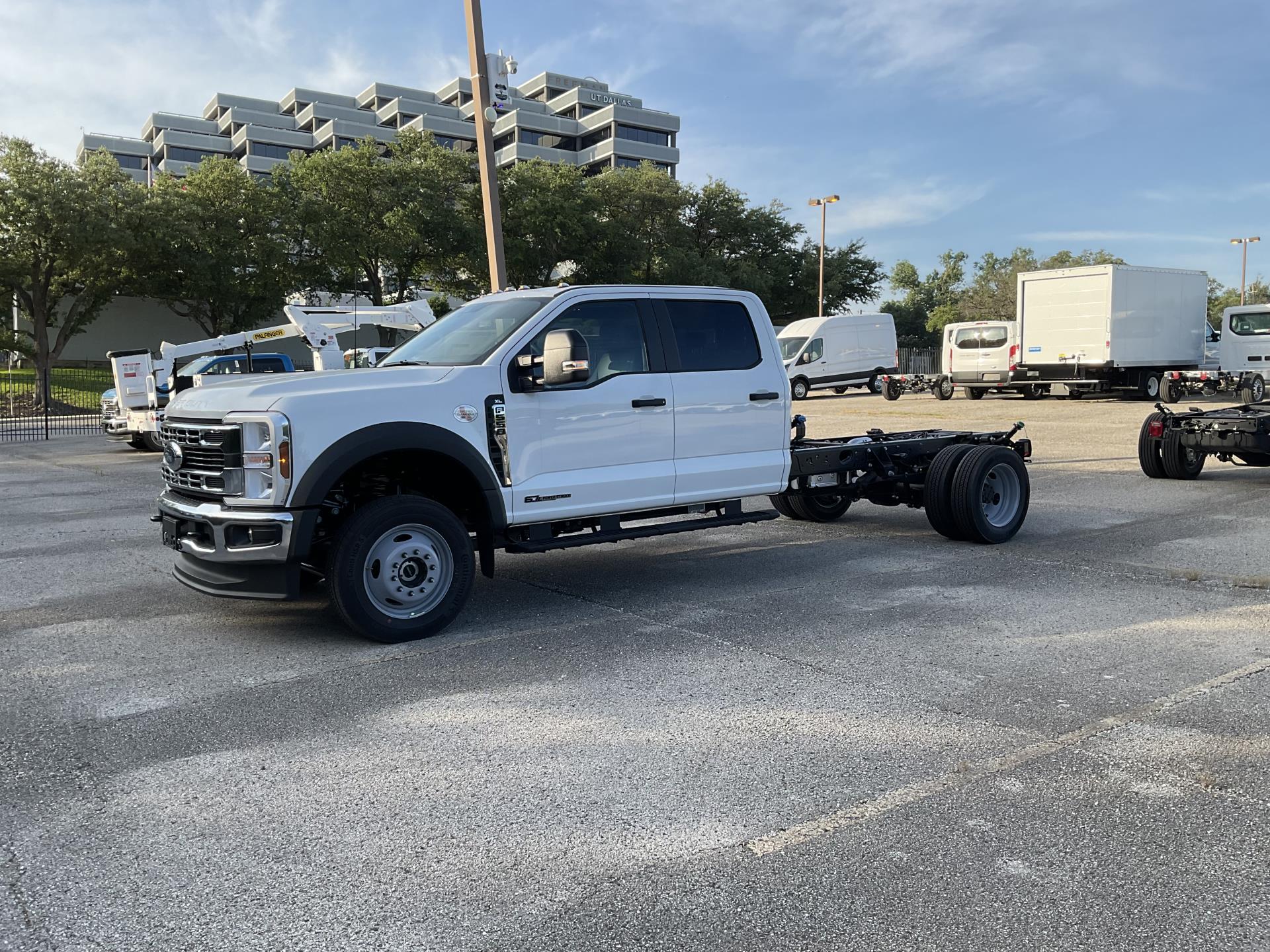 New 2025 Ford F-550 XL Crew Cab 4x4 Cab Chassis for sale #1886249 - photo 1