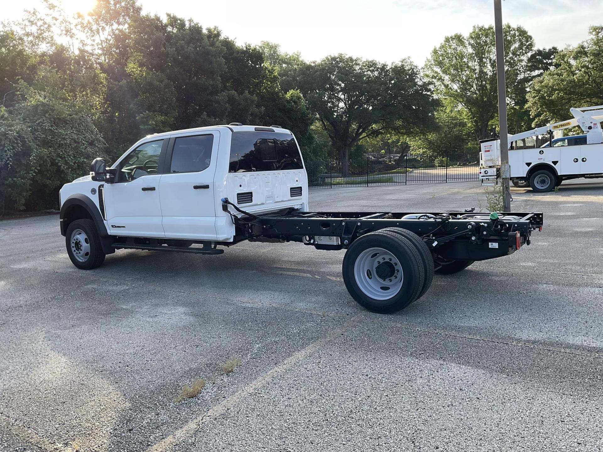 New 2025 Ford F-550 XL Crew Cab 4x4 Cab Chassis for sale #1886249 - photo 2