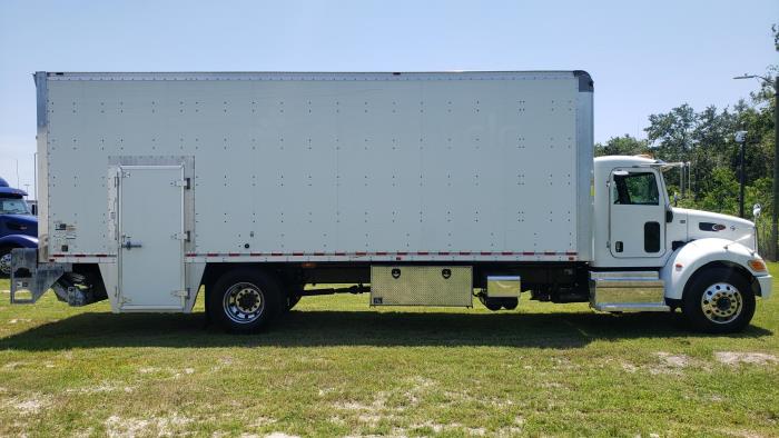 2020 Peterbilt 337-4