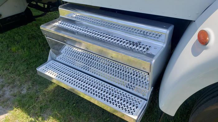 2020 Peterbilt 337-22
