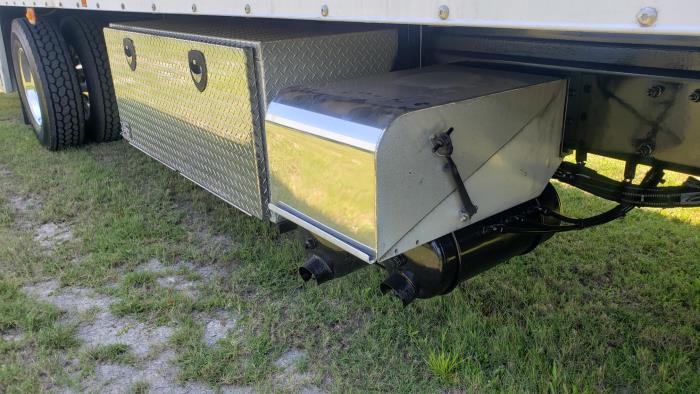 2020 Peterbilt 337-23
