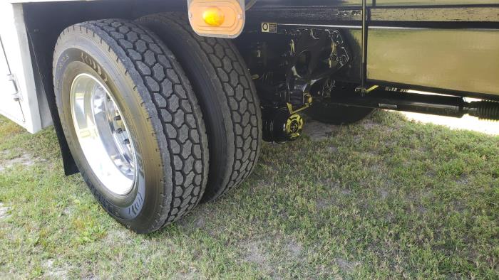 2020 Peterbilt 337-24