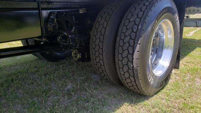 2020 Peterbilt 337-33