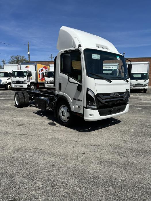 2025 Isuzu NPR-XD-3