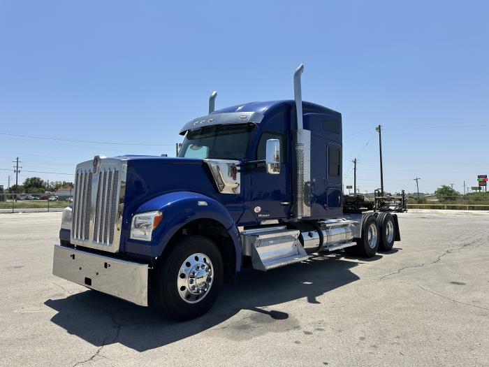 2022 Kenworth W990-1