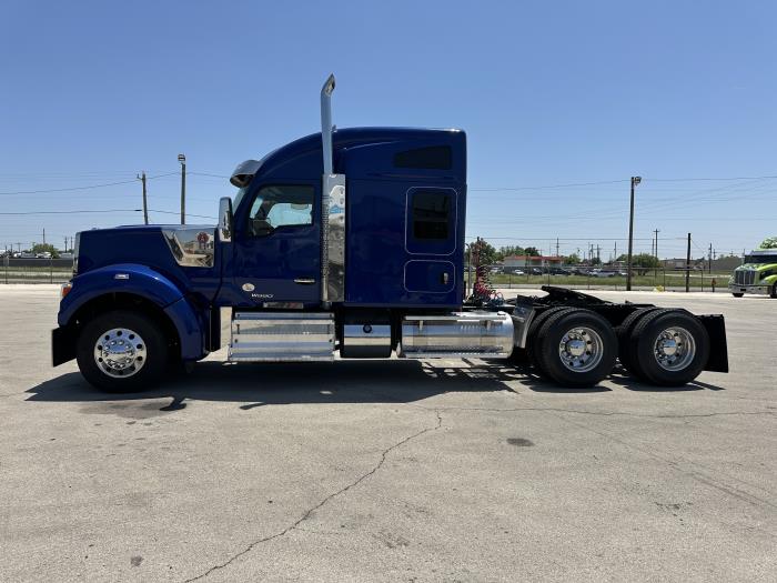2022 Kenworth W990-2