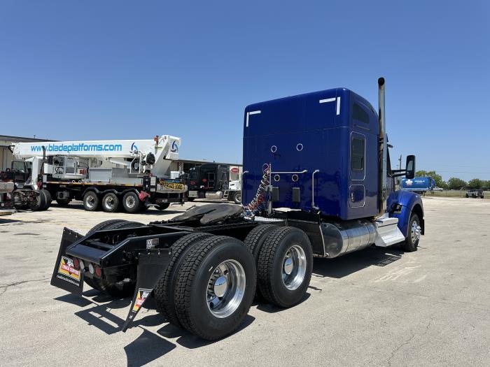 2022 Kenworth W990-5