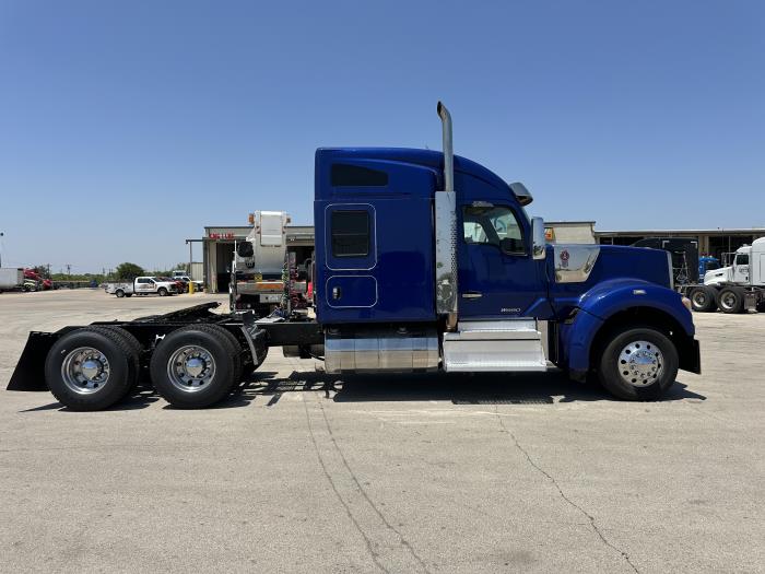 2022 Kenworth W990-6