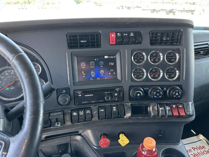 2022 Kenworth W990-8