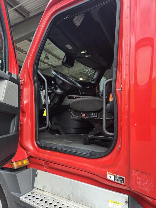 2022 Freightliner Cascadia-4