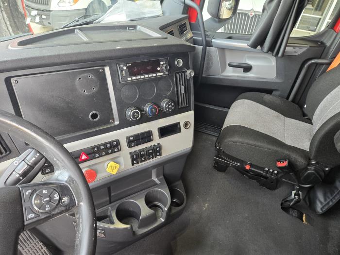 2022 Freightliner Cascadia-22
