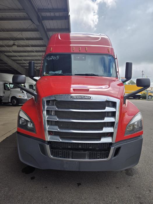 2022 Freightliner Cascadia-24