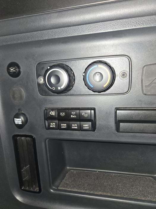 2022 Freightliner Cascadia-26
