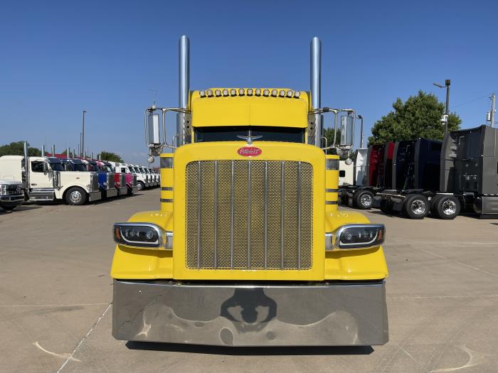 2023 Peterbilt 389-2