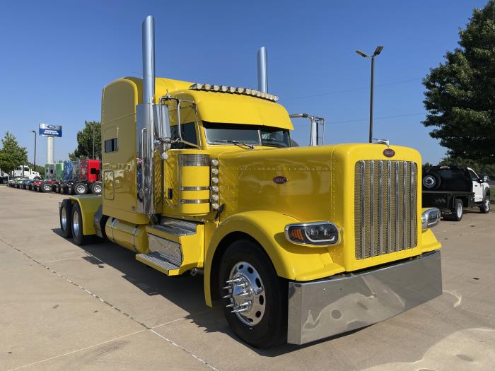 2023 Peterbilt 389-3