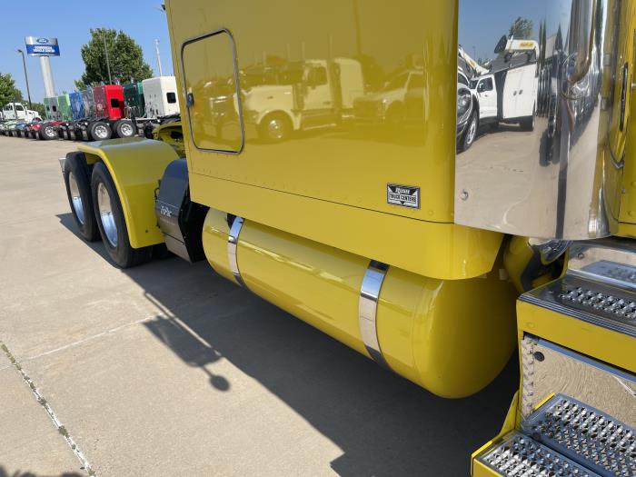 2023 Peterbilt 389-5