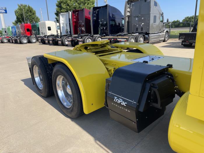 2023 Peterbilt 389-6