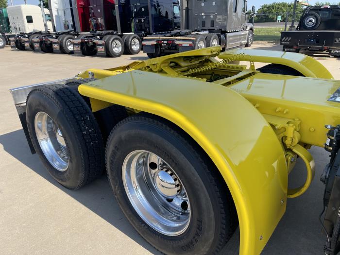 2023 Peterbilt 389-7