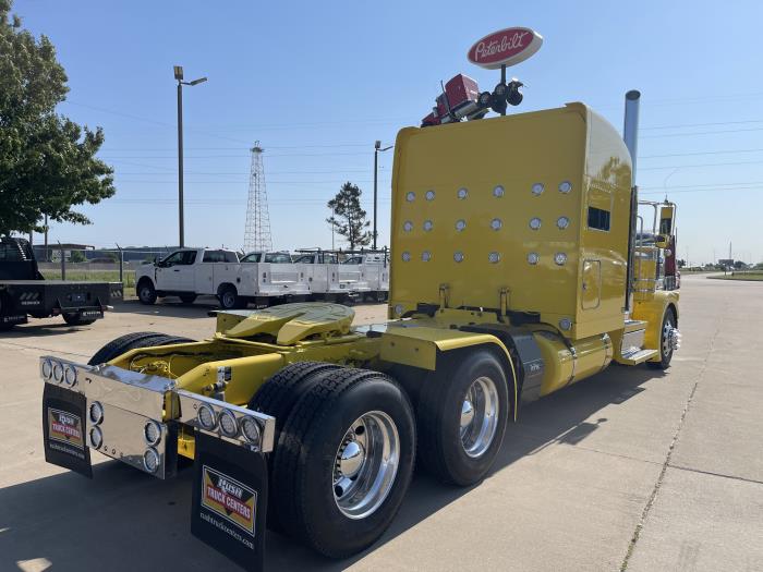 2023 Peterbilt 389-10