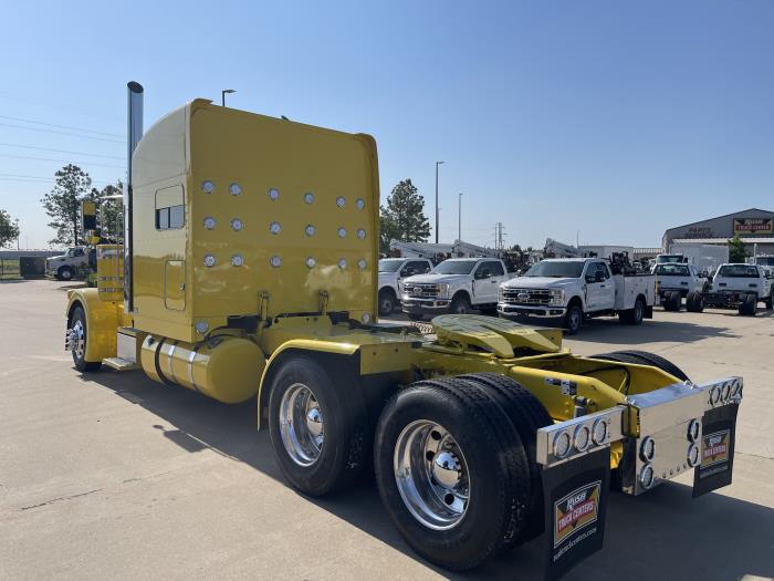 2023 Peterbilt 389-12