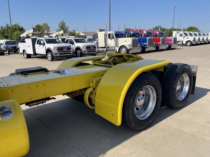 2023 Peterbilt 389-15