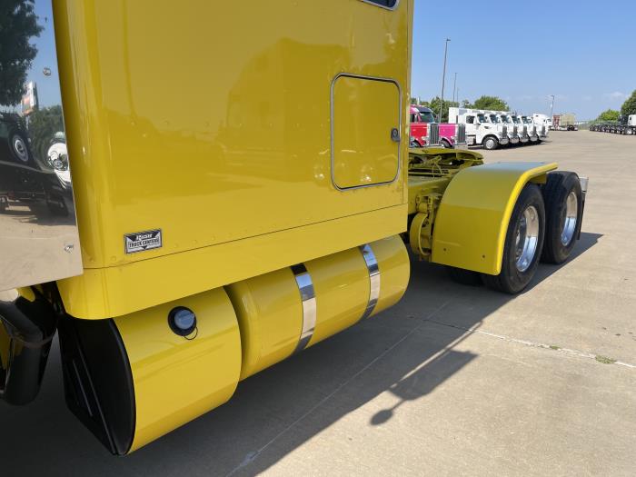 2023 Peterbilt 389-16