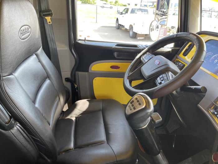 2023 Peterbilt 389-22