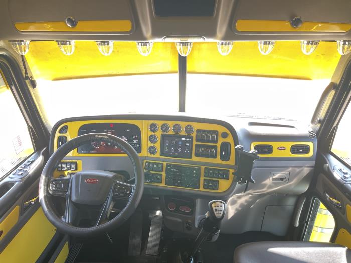 2023 Peterbilt 389-29