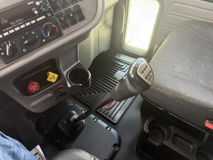 2019 Peterbilt 389-14