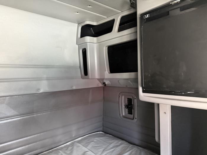 2019 Peterbilt 389-15