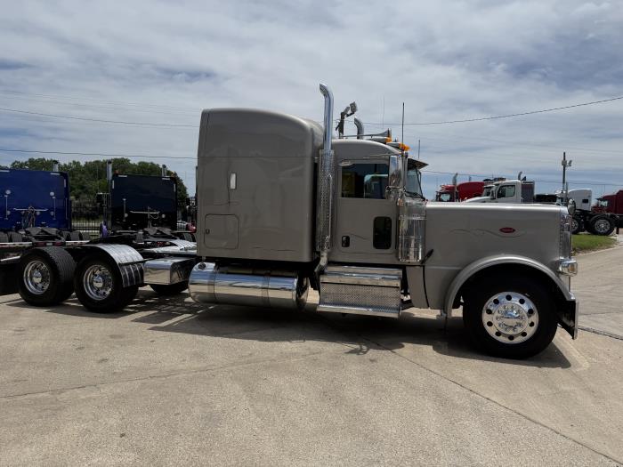 2019 Peterbilt 389-30