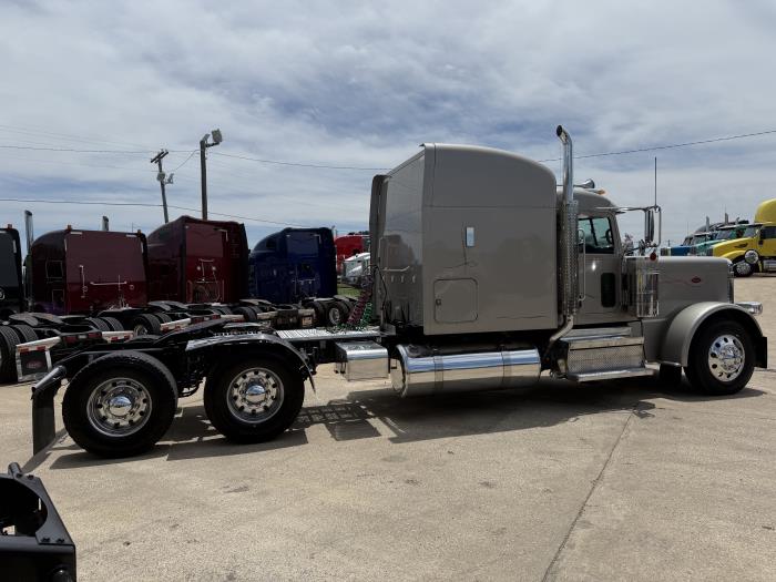2019 Peterbilt 389-32